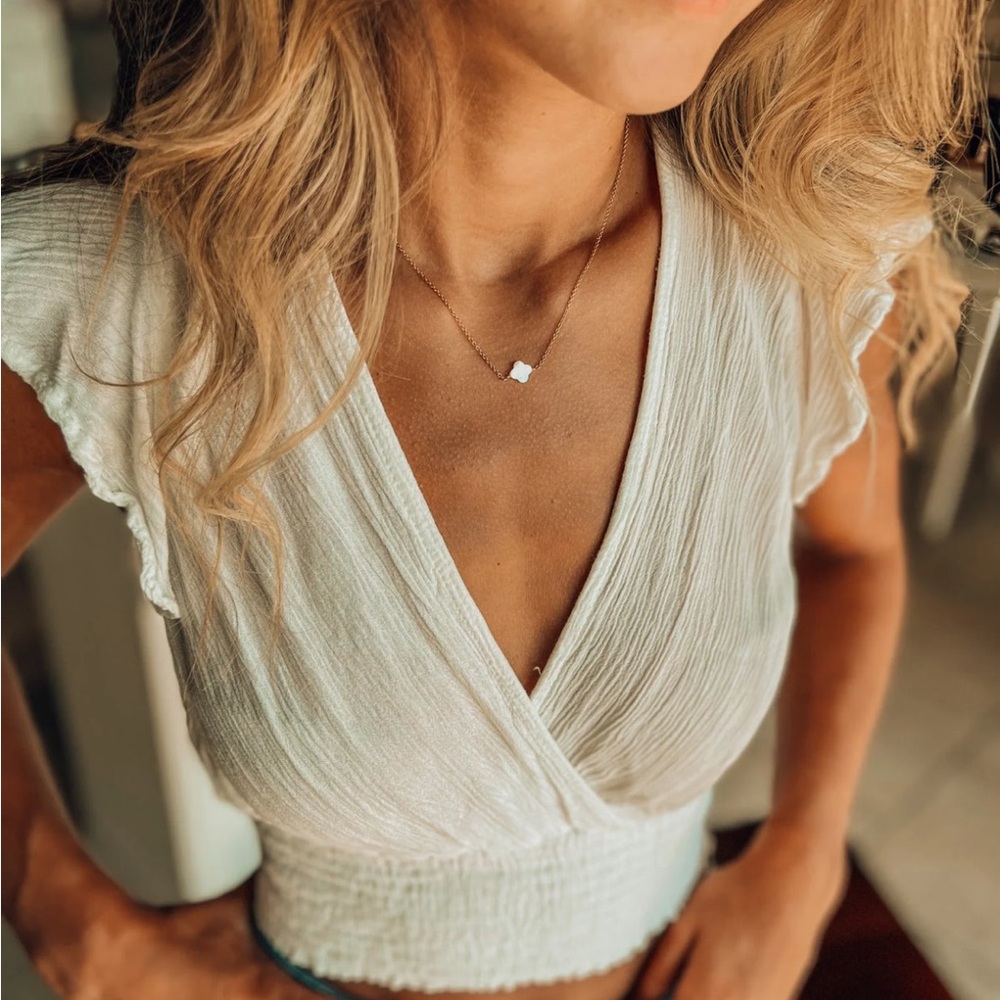 American Threads Cream V-Neck Blouse - Size M